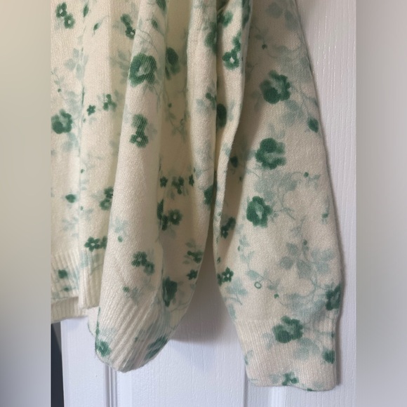 Indie + Moi NWT FLORAL SWEATER - Picture 3 of 6